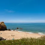 Apartament Beachfront Apartment, 25m From The With Ac And Heating