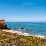 Apartament Beachfront Apartment, 25m From The With Ac And Heating