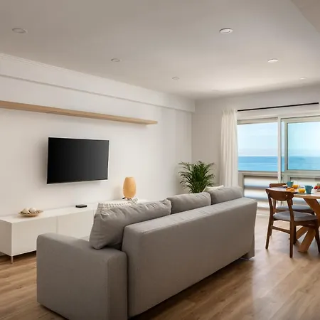 Apartament Beachfront Apartment, 25m From The With Ac And Heating