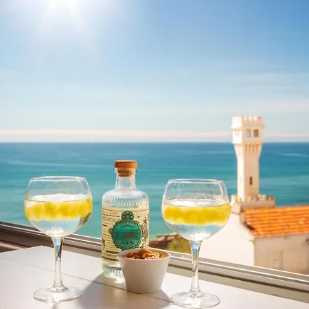 Beachfront Apartment, 25m From The With Ac And Heating