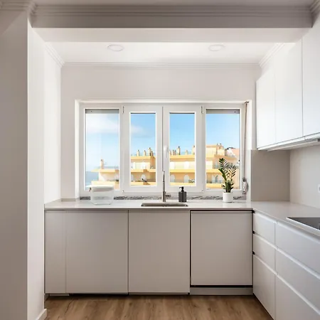 Апартаменты Beachfront Apartment, 25m From The With Ac And Heating *