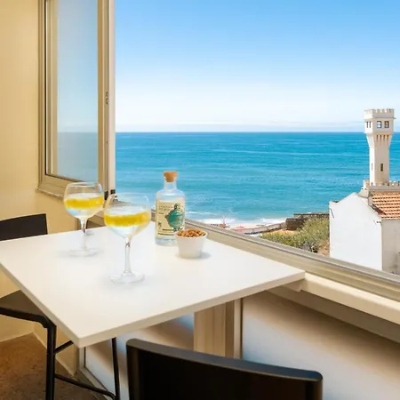 Appartement Beachfront Apartment, 25m From The With Ac And Heating