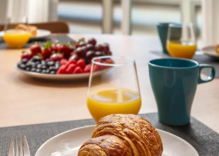 Beachfront Apartment, 25m From The With Ac And Heating *